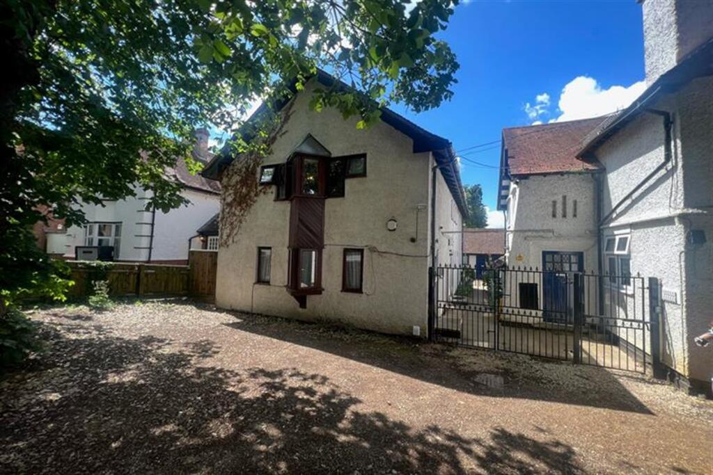 1 bed 1st Floor Flat for rent in Sandford-on-Thames. From College & County ltd - Oxford 1 bed 1st Floor Flat for rent in Sandford-on-Thames. From College & County ltd - Oxford