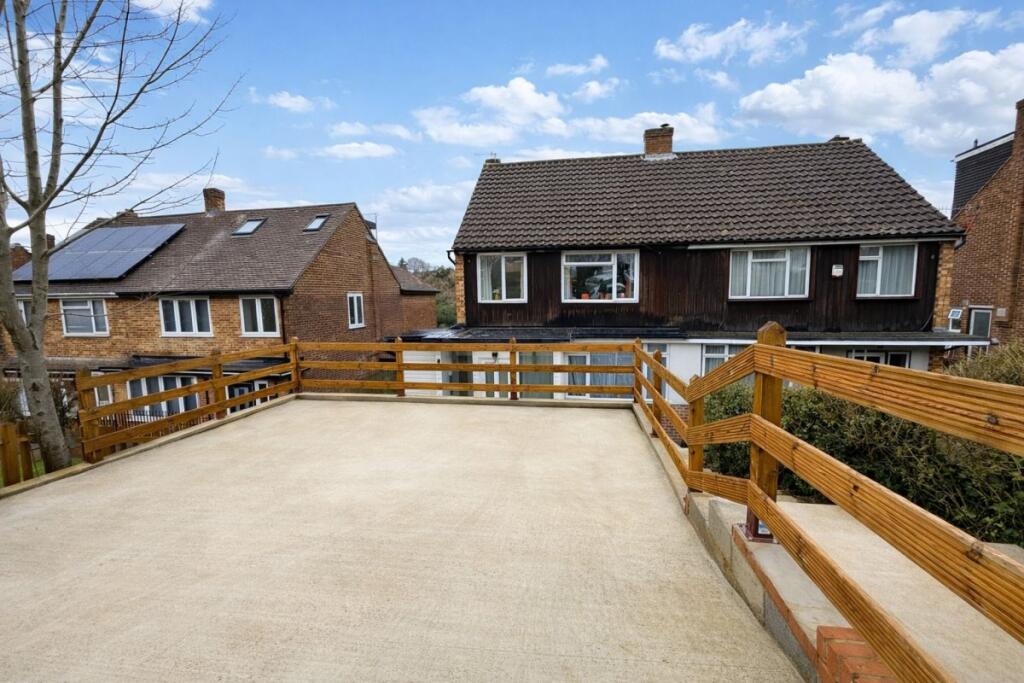 5 bed Semi Detached for rent in High Wycombe. From Chiltern Hills - High Wycombe 5 bed Semi Detached for rent in High Wycombe. From Chiltern Hills - High Wycombe