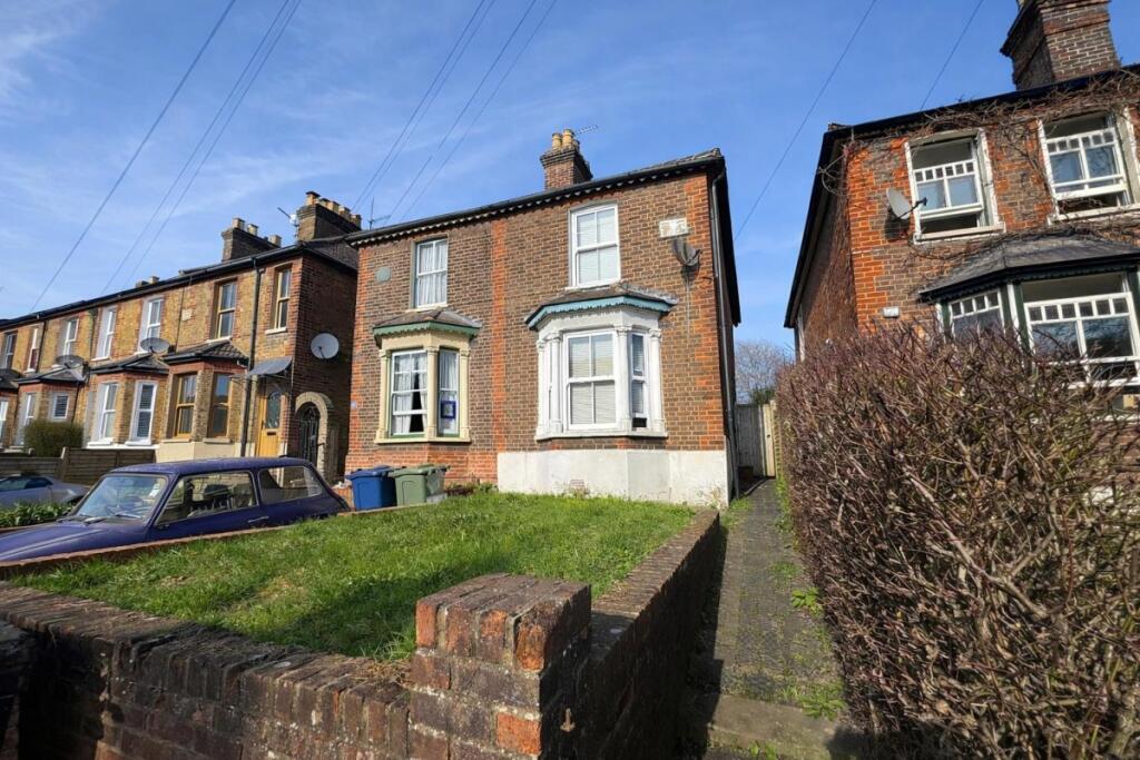 4 bed Semi Detached for rent in High Wycombe. From Chiltern Hills - High Wycombe 4 bed Semi Detached for rent in High Wycombe. From Chiltern Hills - High Wycombe