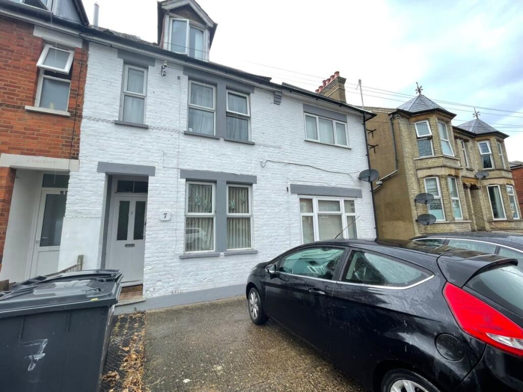 5 bed Semi Detached for rent in Downley. From Chiltern Hills - High Wycombe 5 bed Semi Detached for rent in Downley. From Chiltern Hills - High Wycombe