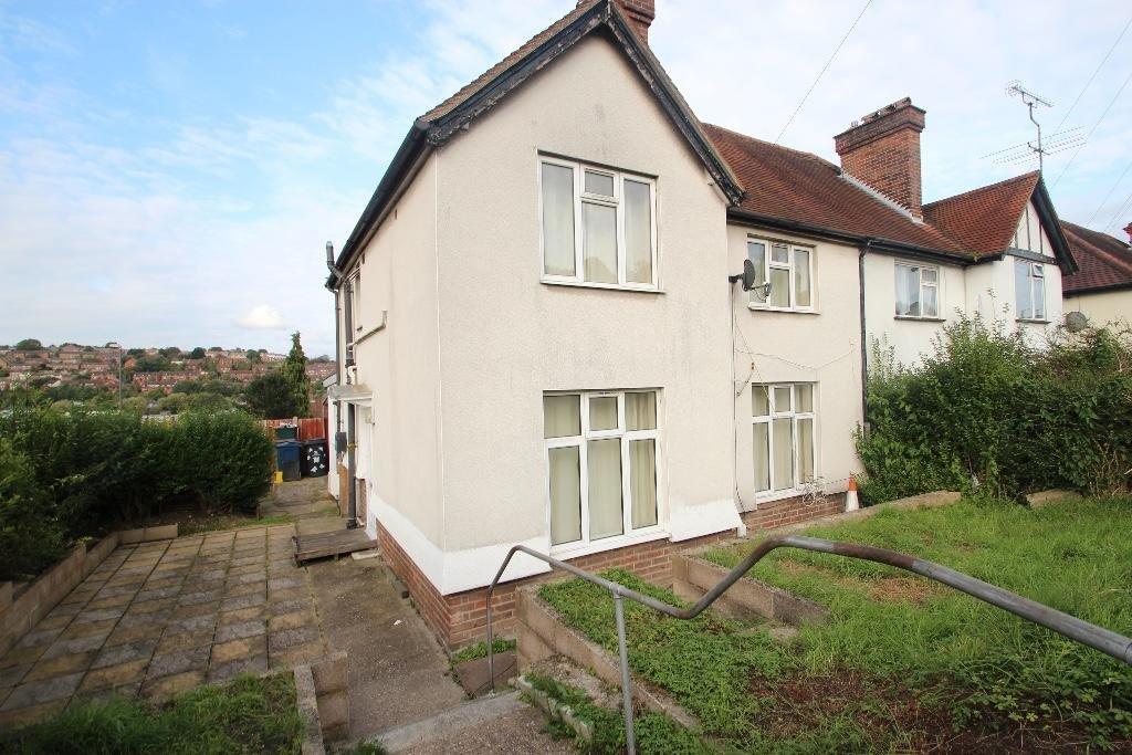 5 bed Semi Detached for rent in High Wycombe. From Chiltern Hills - High Wycombe 5 bed Semi Detached for rent in High Wycombe. From Chiltern Hills - High Wycombe
