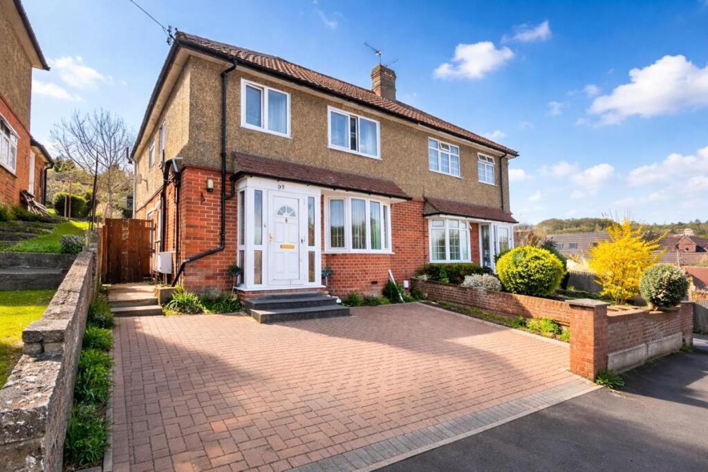 5 bed 1st Floor Flat for rent in High Wycombe. From Chiltern Hills - High Wycombe 5 bed 1st Floor Flat for rent in High Wycombe. From Chiltern Hills - High Wycombe