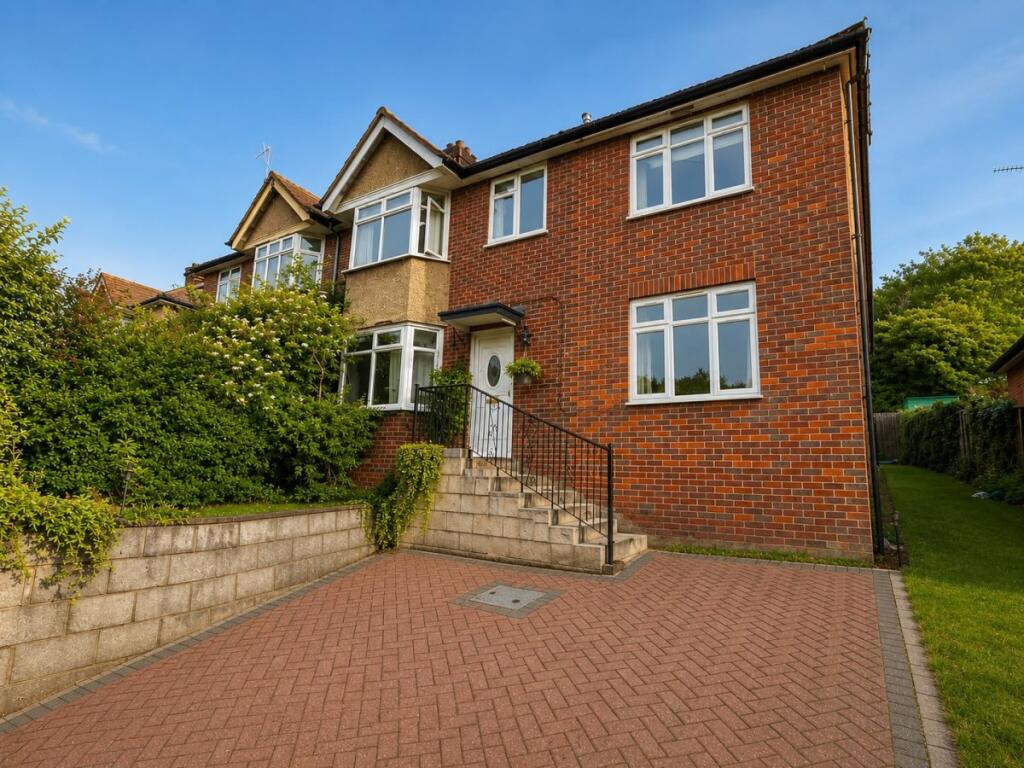 6 bed Semi Detached for rent in High Wycombe. From Chiltern Hills - High Wycombe 6 bed Semi Detached for rent in High Wycombe. From Chiltern Hills - High Wycombe