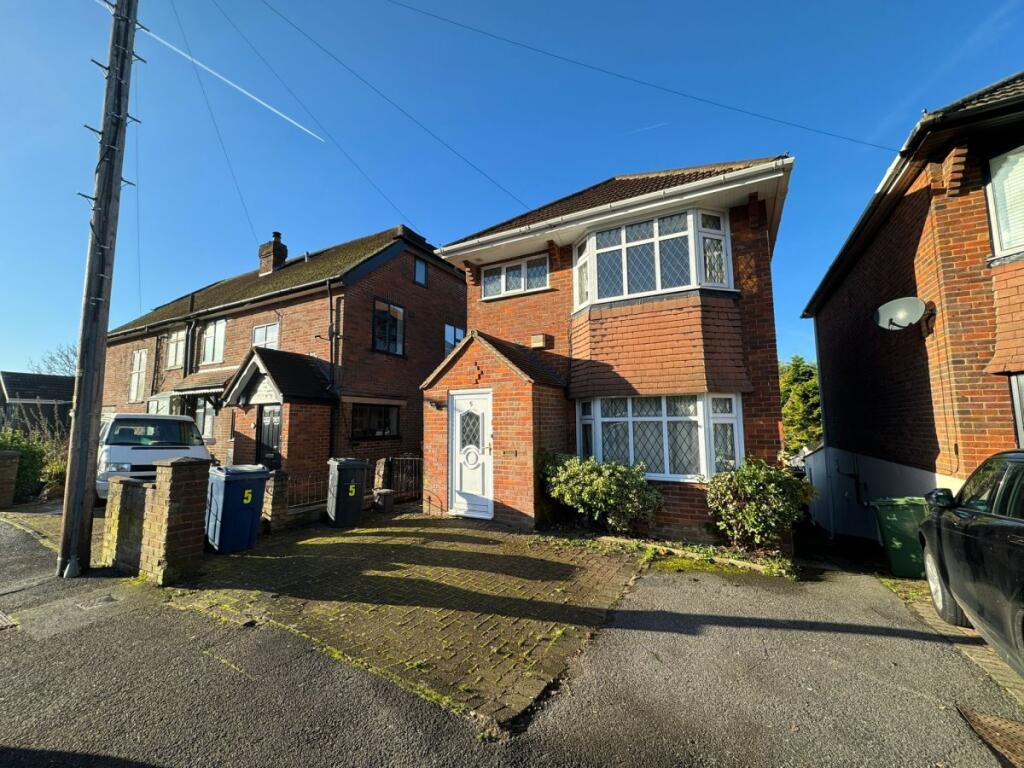 6 bed Detached for rent in Downley. From Chiltern Hills - High Wycombe
