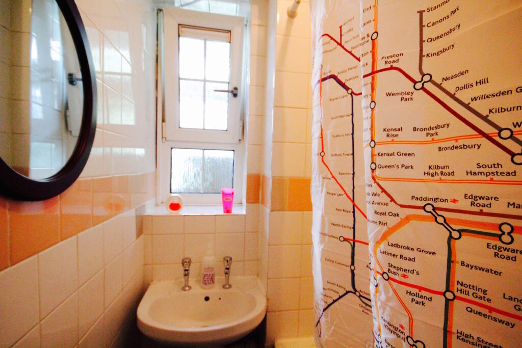 3 bed 1st Floor Flat for rent in Deptford. From Cubix Estate Agents - London
