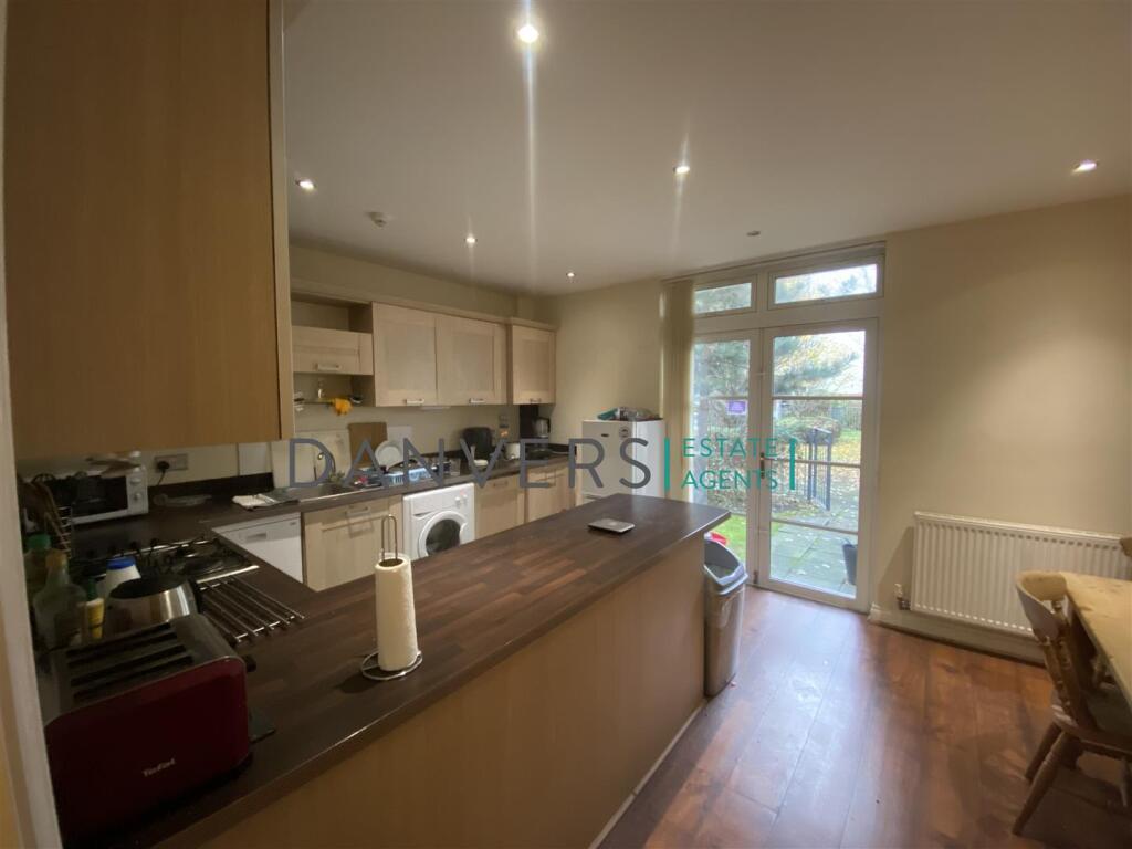 4 bed End of Terrace for rent in Leicester. From Danvers Estate Agents - Leicester