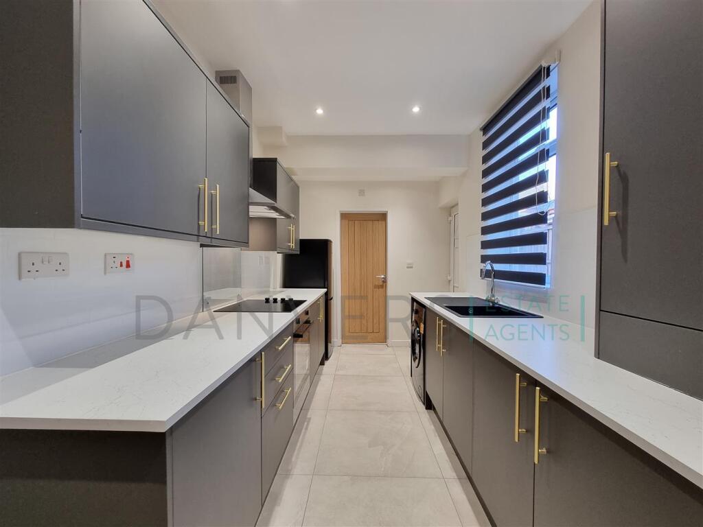 4 bed Mid Terraced House for rent in Stoughton. From Danvers Estate Agents - Leicester 4 bed Mid Terraced House for rent in Stoughton. From Danvers Estate Agents - Leicester