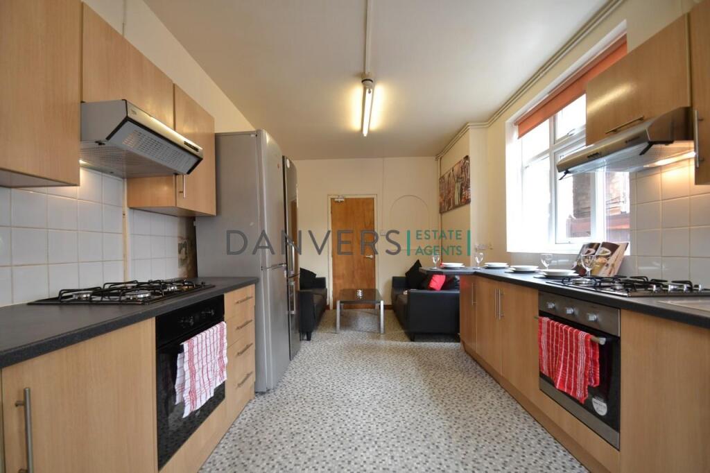 7 bed Mid Terraced House for rent in Leicester Forest East. From Danvers Estate Agents - Leicester