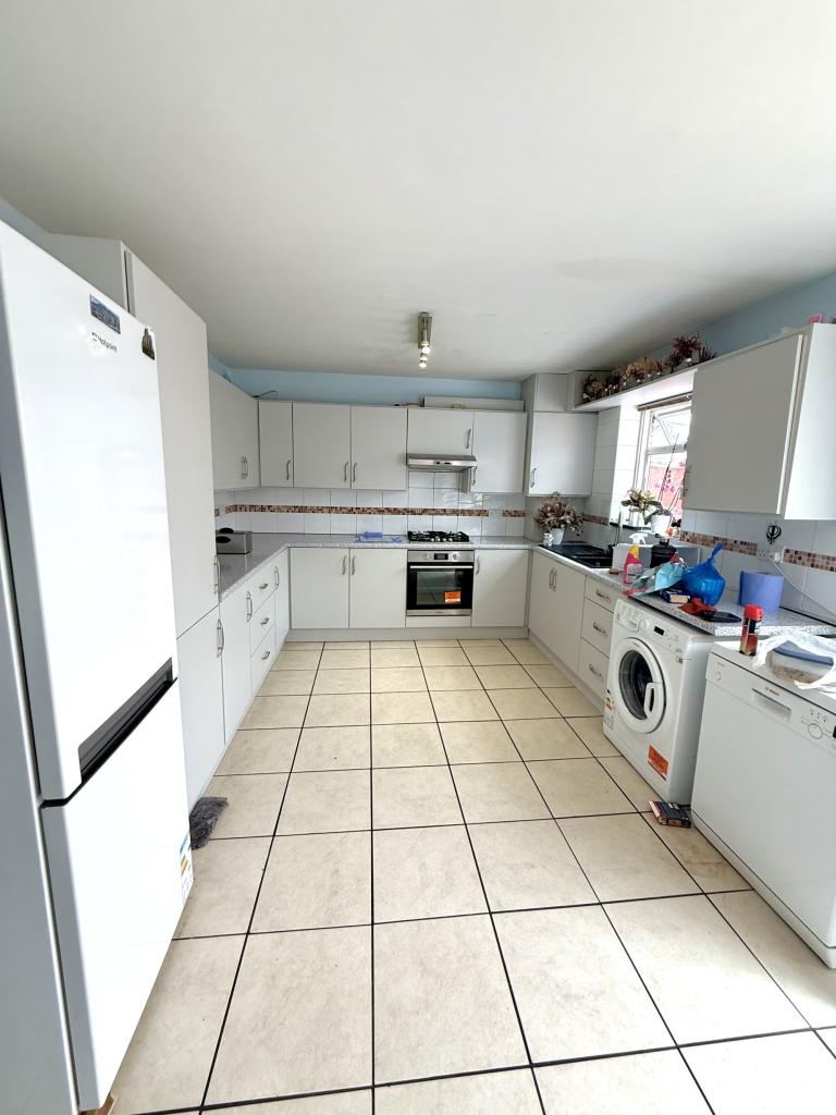 4 bed Mid Terraced House for rent in Hayes. From Galaxy Real Estate 4 bed Mid Terraced House for rent in Hayes. From Galaxy Real Estate