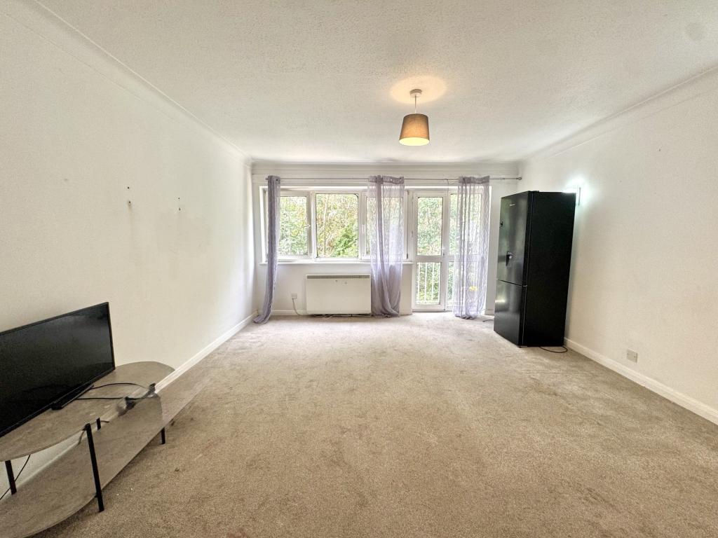 2 bed 1st Floor Flat for rent in Uxbridge. From Galaxy Real Estate