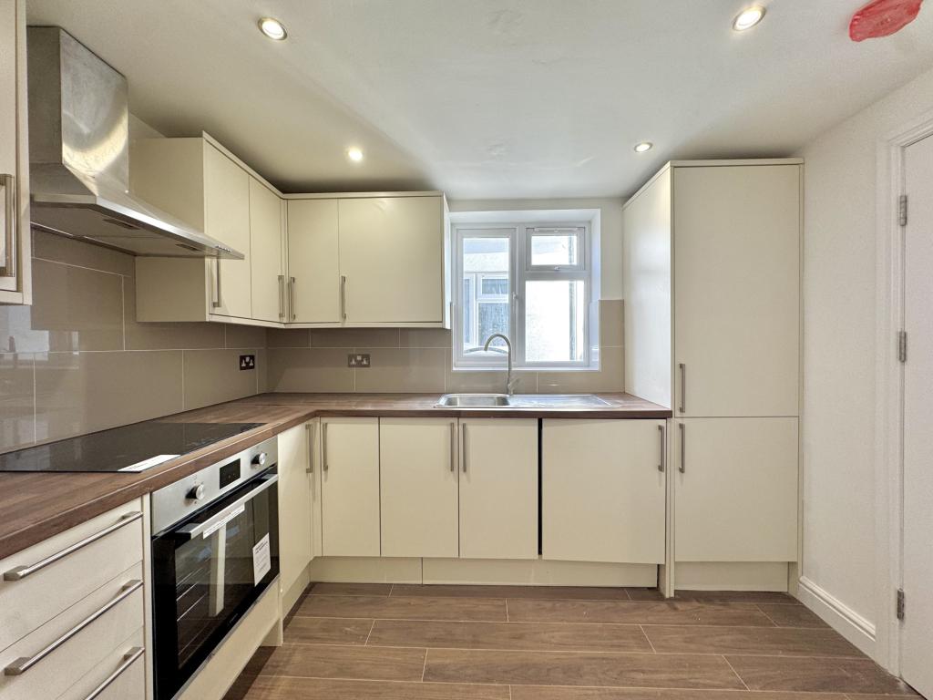 3 bed 1st Floor Flat for rent in Southall. From Galaxy Real Estate 3 bed 1st Floor Flat for rent in Southall. From Galaxy Real Estate