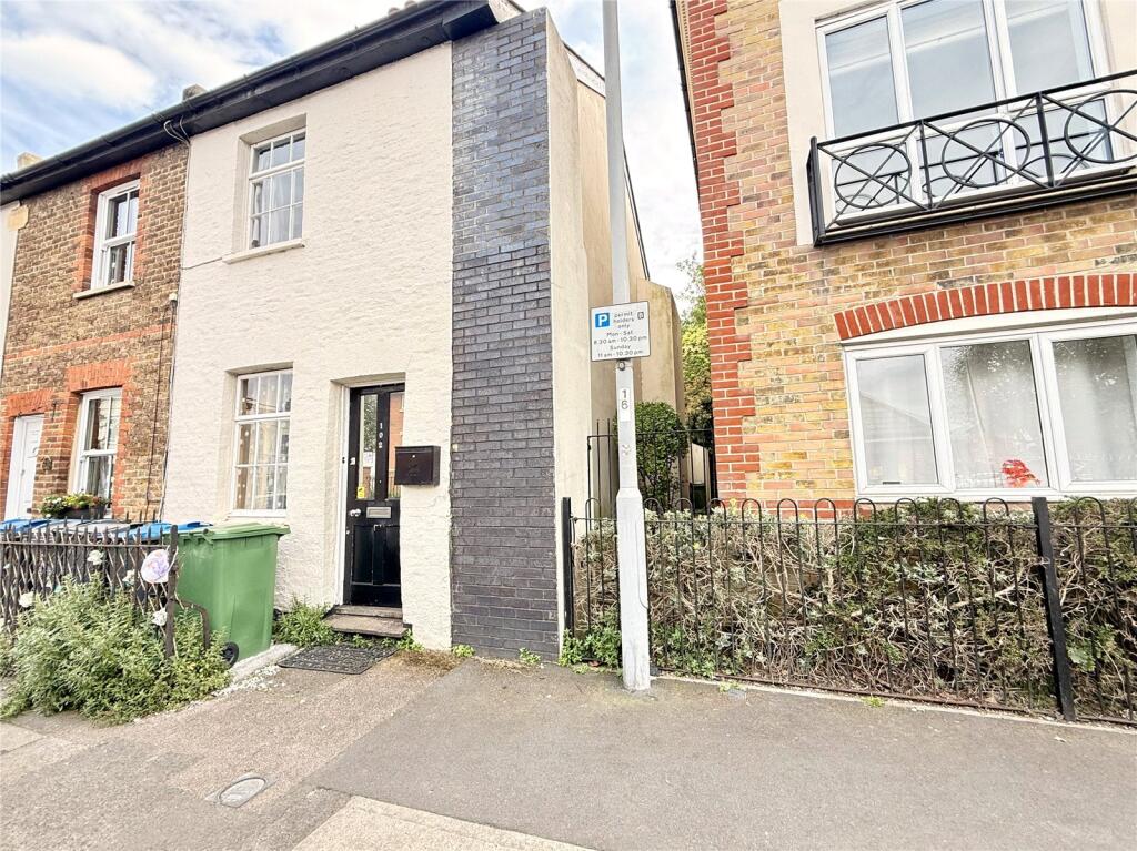 3 bed Detached for rent in Kingston upon Thames. From Greenwoods Residential - Kingston & Wimbledon - Lettings 3 bed Detached for rent in Kingston upon Thames. From Greenwoods Residential - Kingston & Wimbledon - Lettings