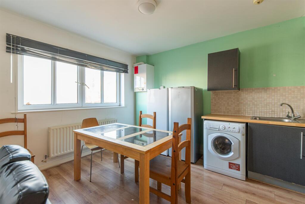 4 bed 1st Floor Flat for rent in Newcastle upon Tyne. From Hive Estates - Newcastle upon Tyne