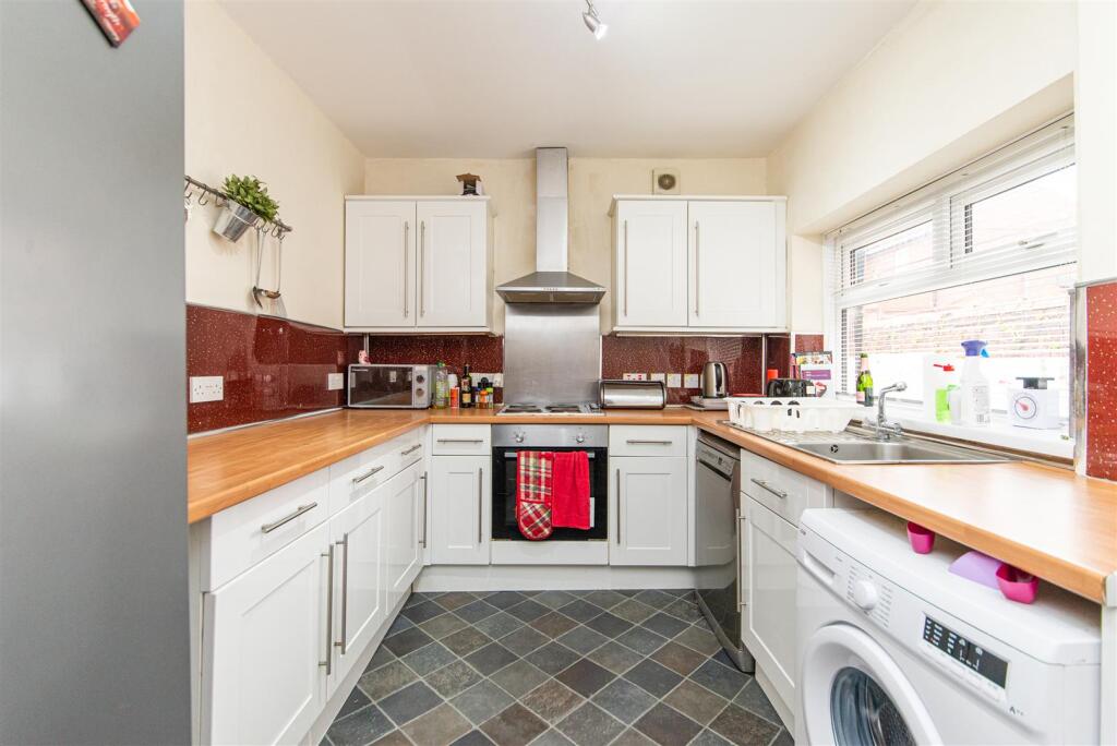5 bed Mid Terraced House for rent in Newcastle upon Tyne. From Hive Estates - Newcastle upon Tyne