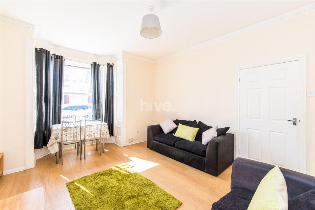 4 bed Mid Terraced House for rent in Newcastle upon Tyne. From Hive Estates - Newcastle upon Tyne