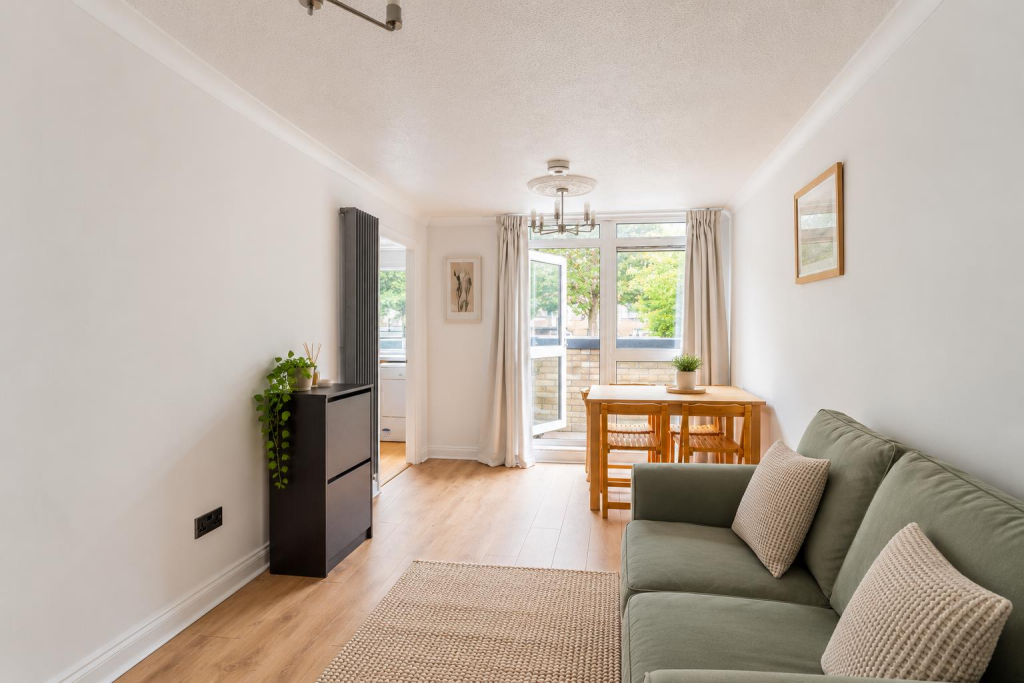 3 bed 1st Floor Flat for rent in Newcastle upon Tyne. From Hive Estates - Newcastle upon Tyne