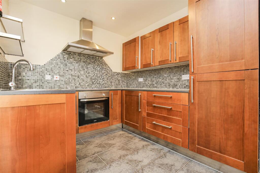 3 bed 1st Floor Flat for rent in Newcastle upon Tyne. From Hive Estates - Newcastle upon Tyne