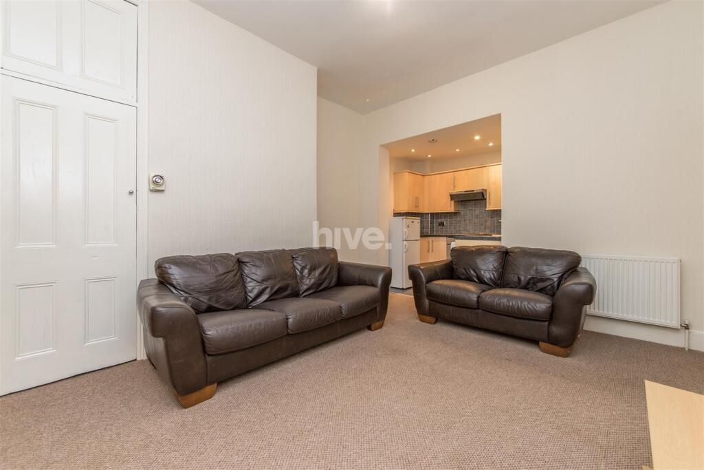 3 bed 1st Floor Flat for rent in Newcastle upon Tyne. From Hive Estates - Newcastle upon Tyne