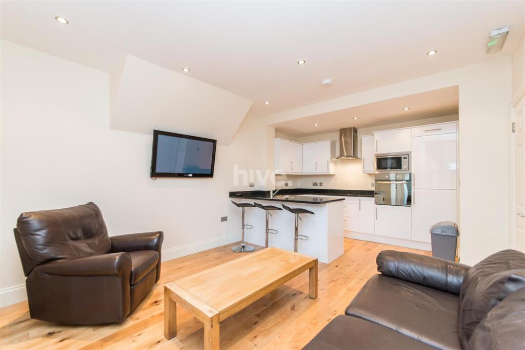 3 bed 1st Floor Flat for rent in Newcastle upon Tyne. From Hive Estates - Newcastle upon Tyne