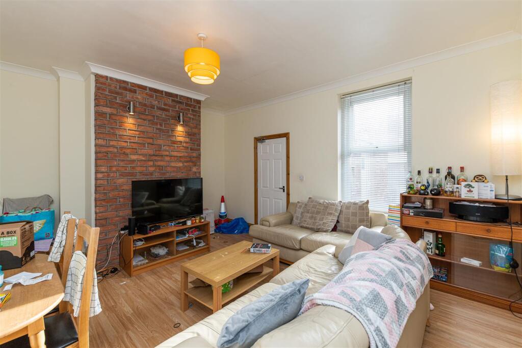4 bed Mid Terraced House for rent in Newcastle upon Tyne. From Hive Estates - Newcastle upon Tyne