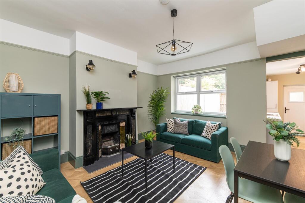 5 bed Mid Terraced House for rent in Newcastle upon Tyne. From Hive Estates - Newcastle upon Tyne
