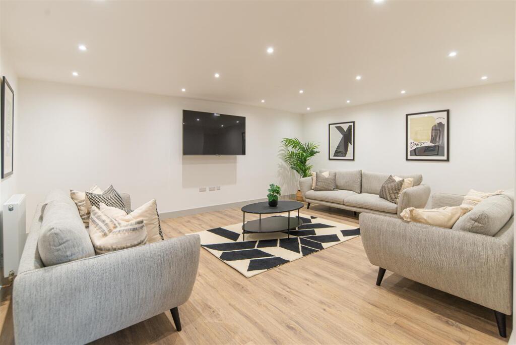 9 bed Mid Terraced House for rent in Newcastle upon Tyne. From Hive Estates - Newcastle upon Tyne