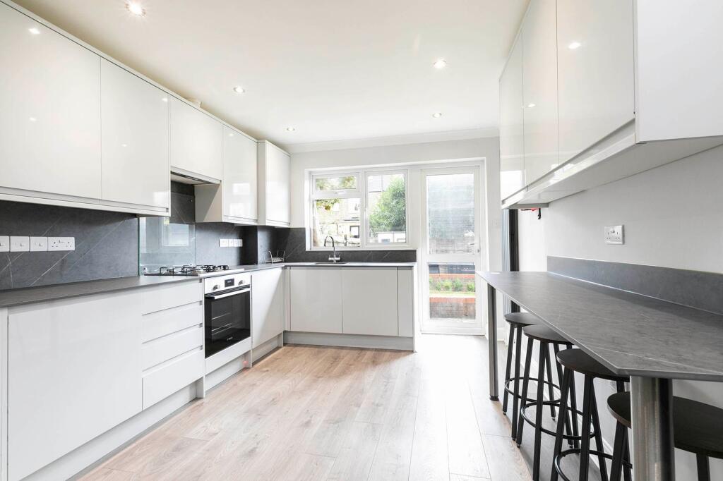 5 bed Mid Terraced House for rent in London. From Black katz - West Hampstead
