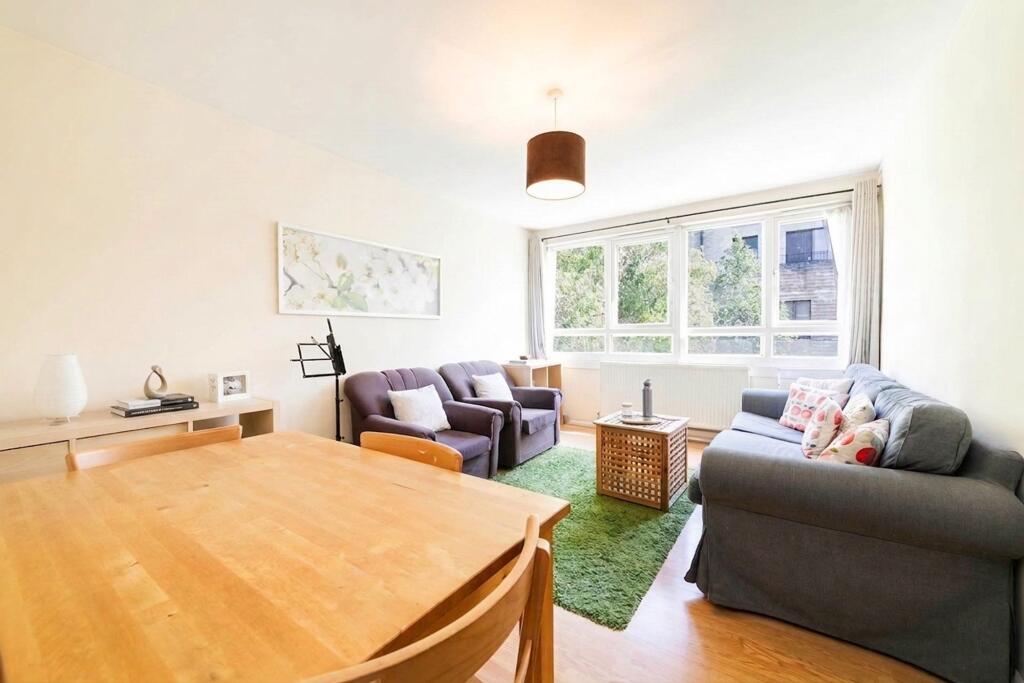 4 bed 1st Floor Flat for rent in London. From Black katz - West Hampstead