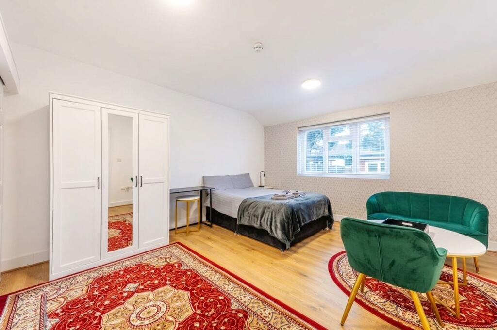 4 bed Studio for rent in Willesden. From Black katz - West Hampstead 4 bed Studio for rent in Willesden. From Black katz - West Hampstead