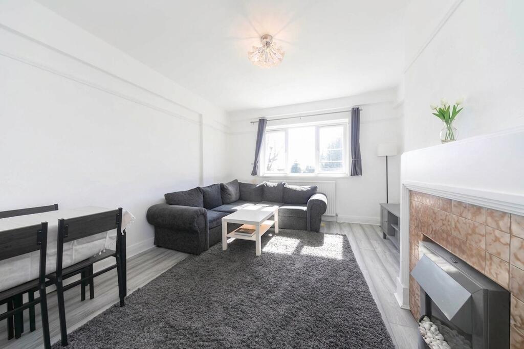 4 bed 1st Floor Flat for rent in Hampstead. From Black katz - West Hampstead