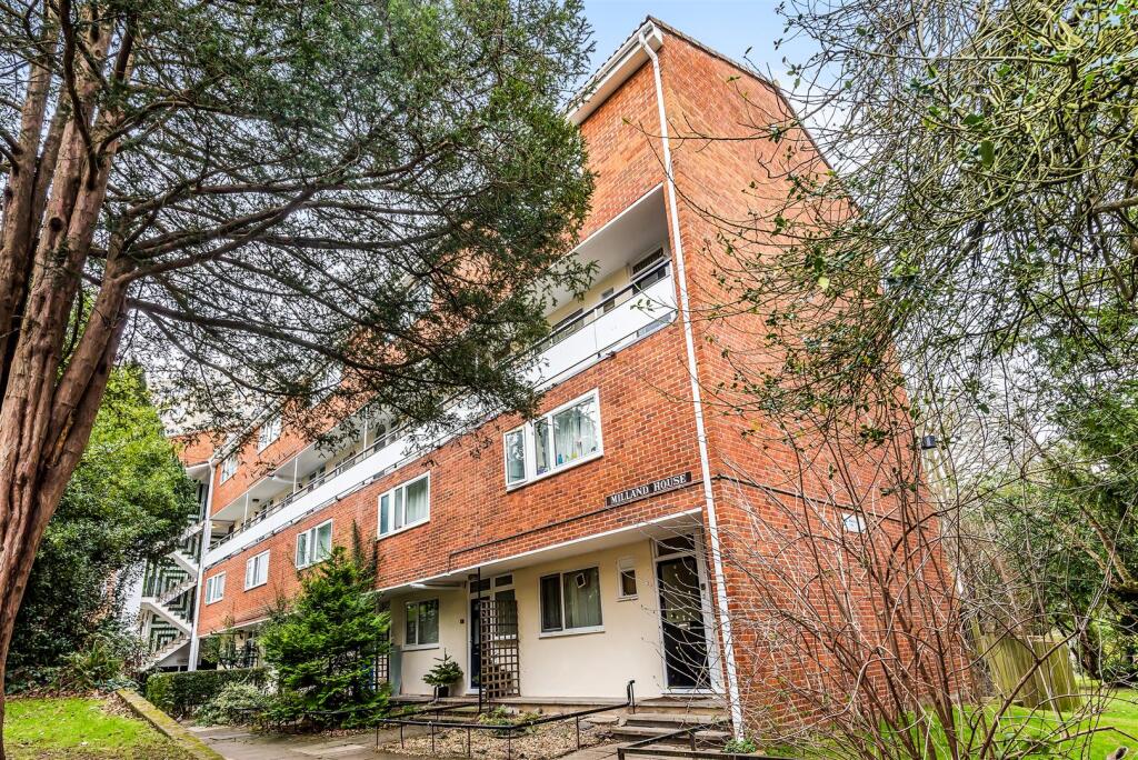 4 bed 1st Floor Flat for rent in Putney. From Gibson Lane - Kingston Upon Thames - Sales & Lettings