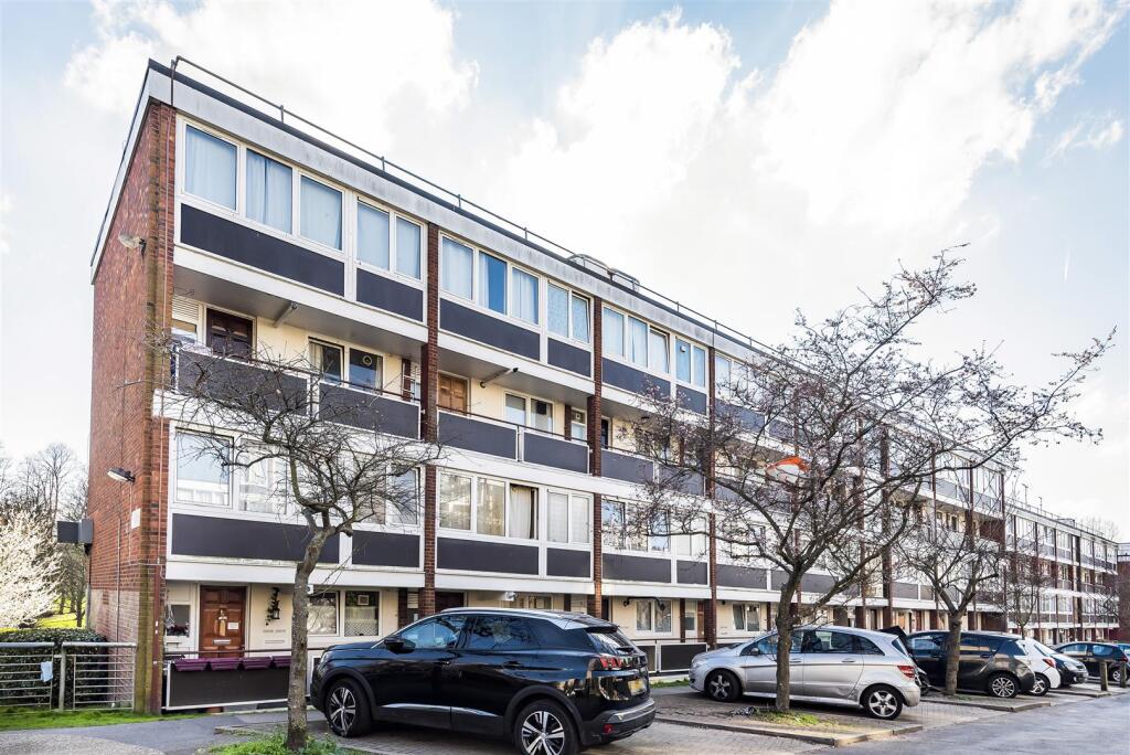 4 bed 1st Floor Flat for rent in Putney. From Gibson Lane - Kingston Upon Thames - Sales & Lettings 4 bed 1st Floor Flat for rent in Putney. From Gibson Lane - Kingston Upon Thames - Sales & Lettings