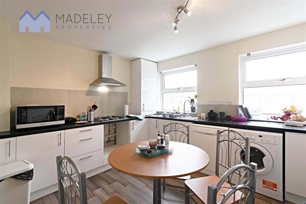 5 bed Mid Terraced House for rent in Acton. From Madeley Properties