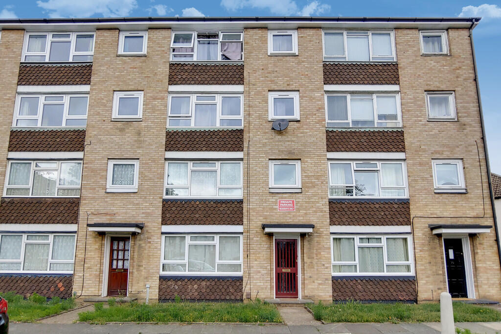 4 bed Mid Terraced House for rent in Kingston upon Thames. From Martin & Co - Kingston 4 bed Mid Terraced House for rent in Kingston upon Thames. From Martin & Co - Kingston