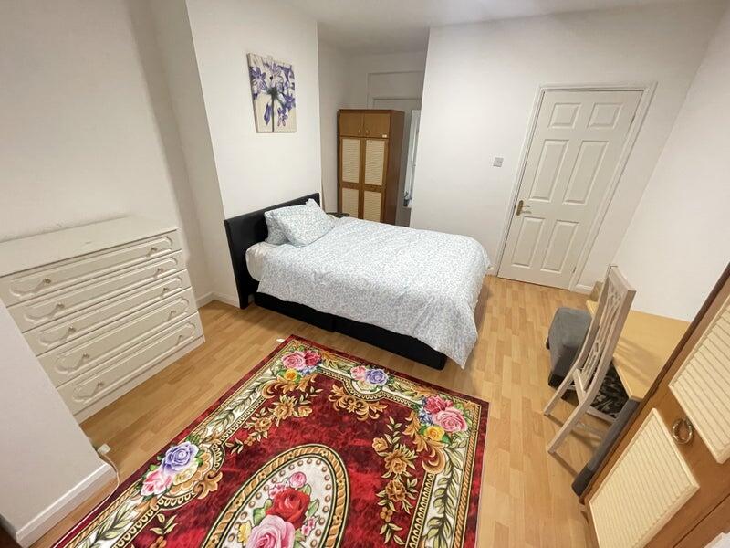 1 bed 1st Floor Flat for rent in Poplar. From MoveHome