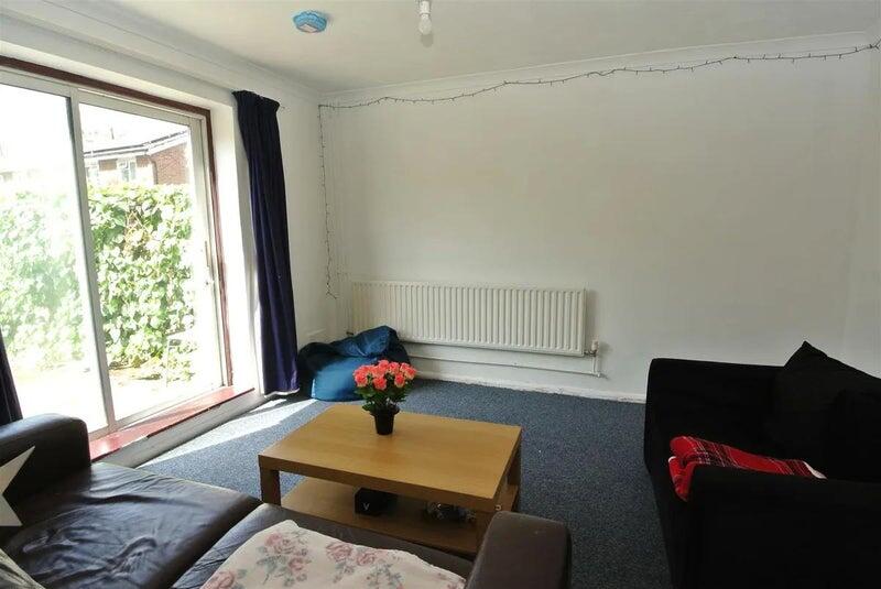 4 bed End of Terrace for rent in Bishopsgate. From MoveHome