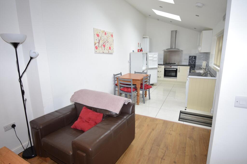 4 bed Apartment for rent in Derby. From Nicholas Humphreys - Derby