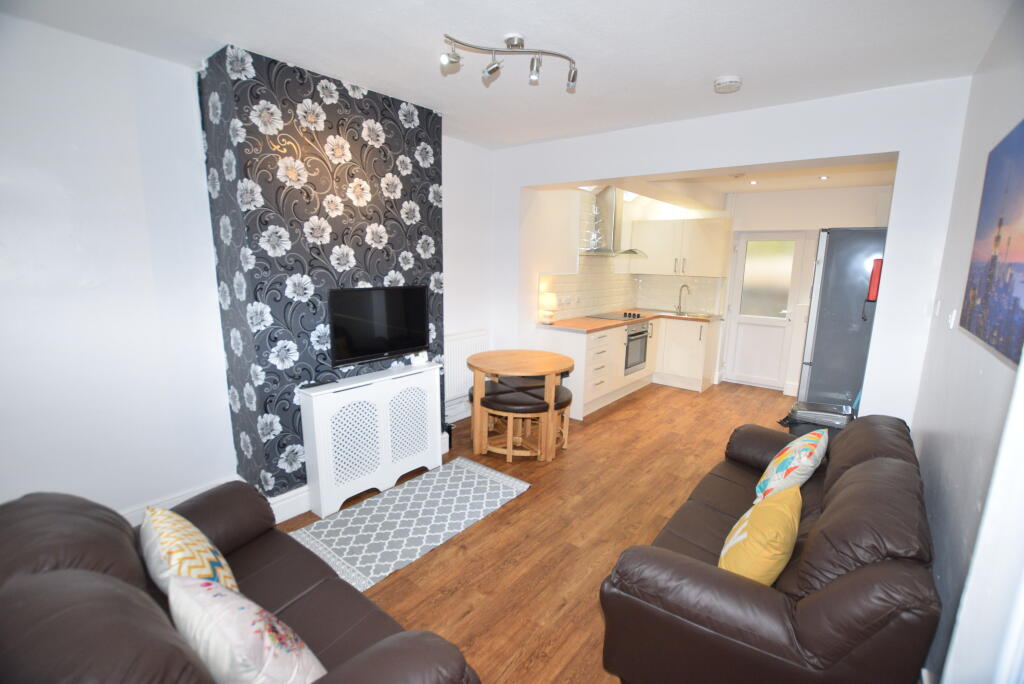 5 bed Mid Terraced House for rent in Mackworth. From Nicholas Humphreys - Derby