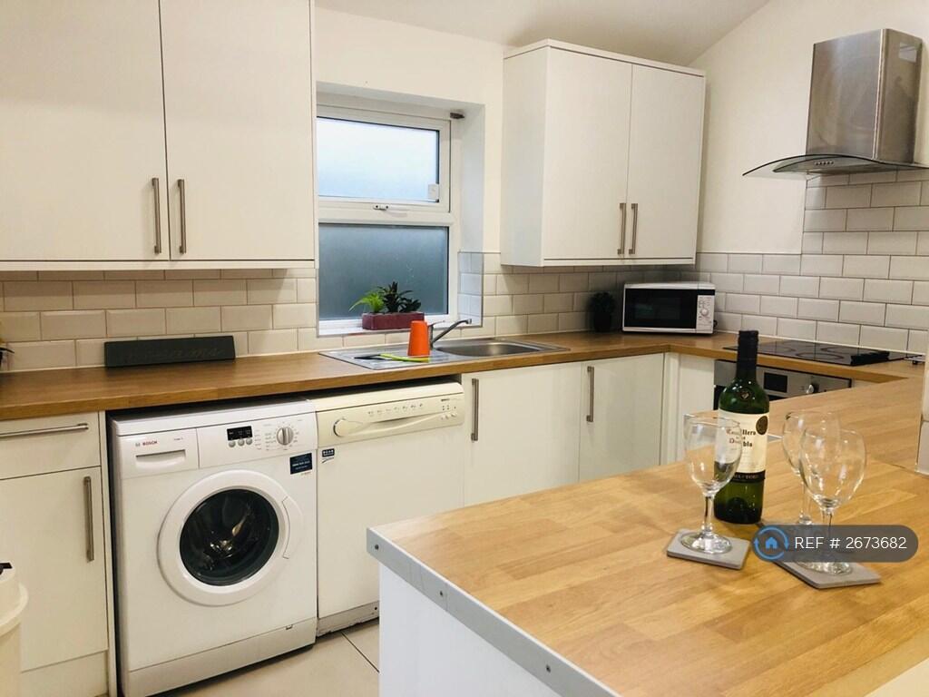 6 bed Mid Terraced House for rent in Sheffield. From OpenRent 6 bed Mid Terraced House for rent in Sheffield. From OpenRent