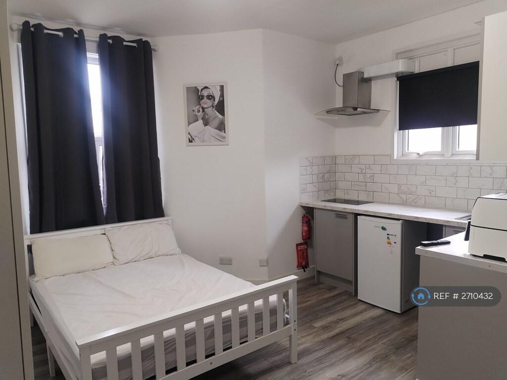 1 bed House Share for rent in Coventry. From OpenRent 1 bed House Share for rent in Coventry. From OpenRent