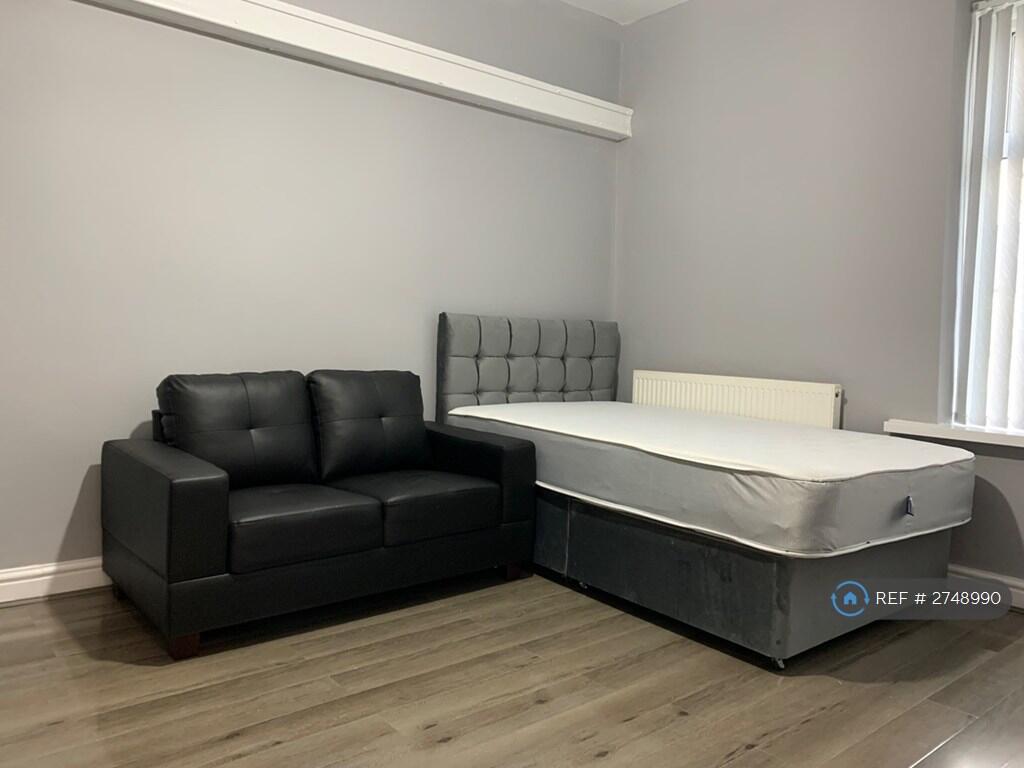 0 bed Studio for rent in Bradford. From OpenRent