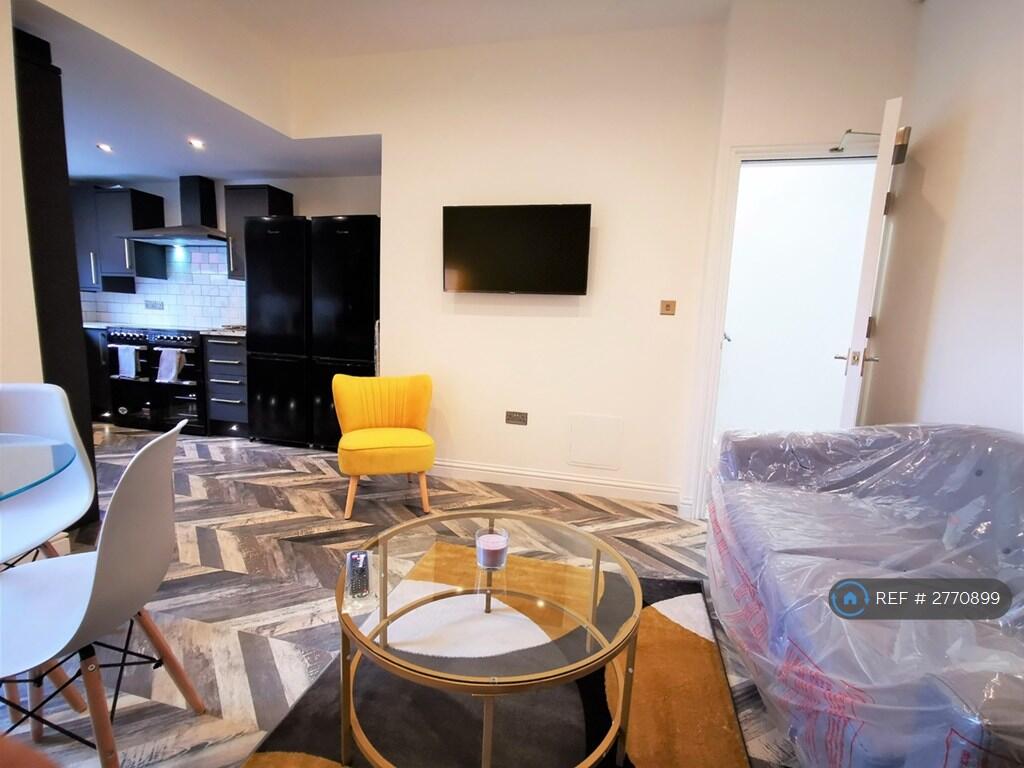 6 bed Mid Terraced House for rent in Liverpool. From OpenRent