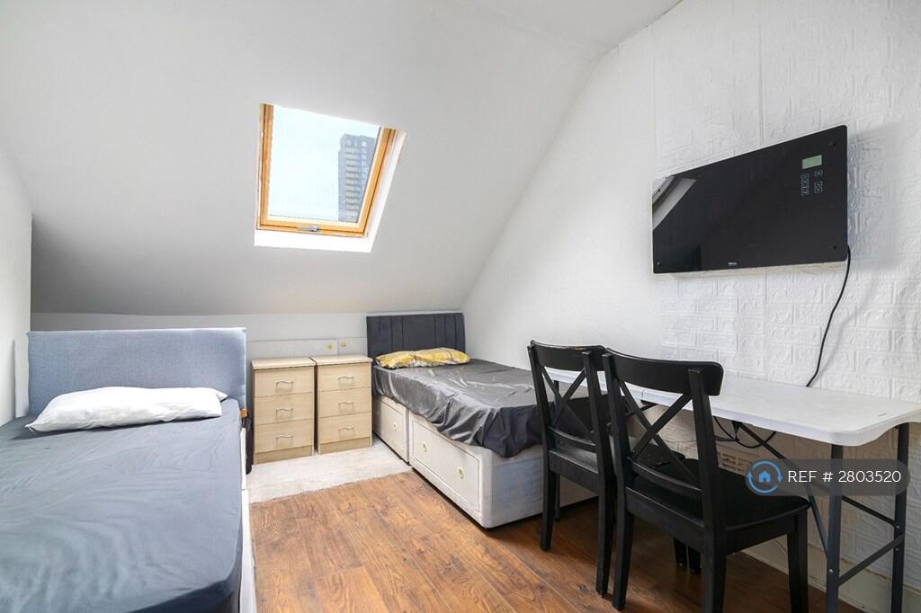1 bed House Share for rent in London. From OpenRent