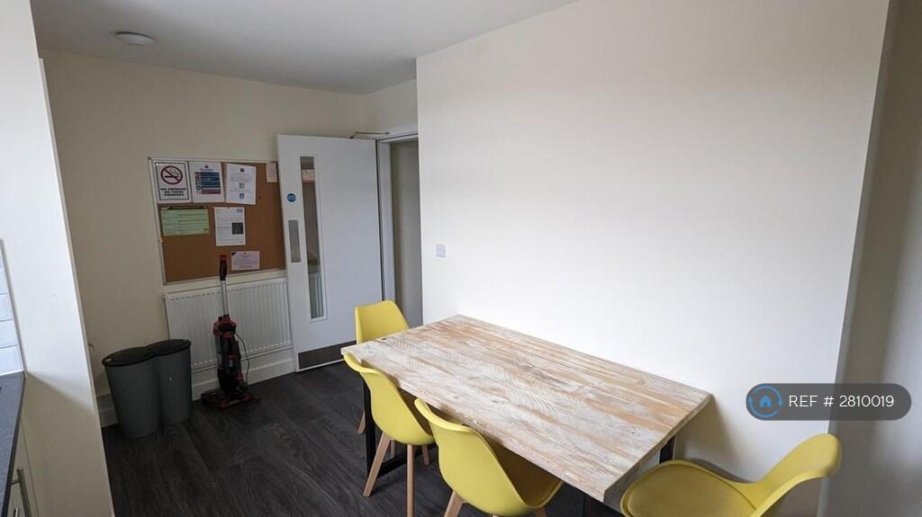 4 bed 1st Floor Flat for rent in Ormskirk. From OpenRent