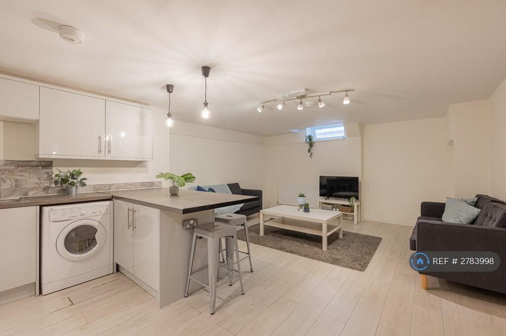 7 bed 1st Floor Flat for rent in Sheffield. From OpenRent