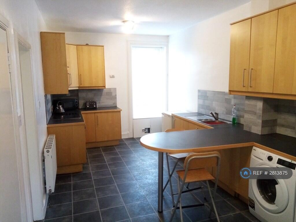 1 bed 1st Floor Flat for rent in Dundee. From OpenRent