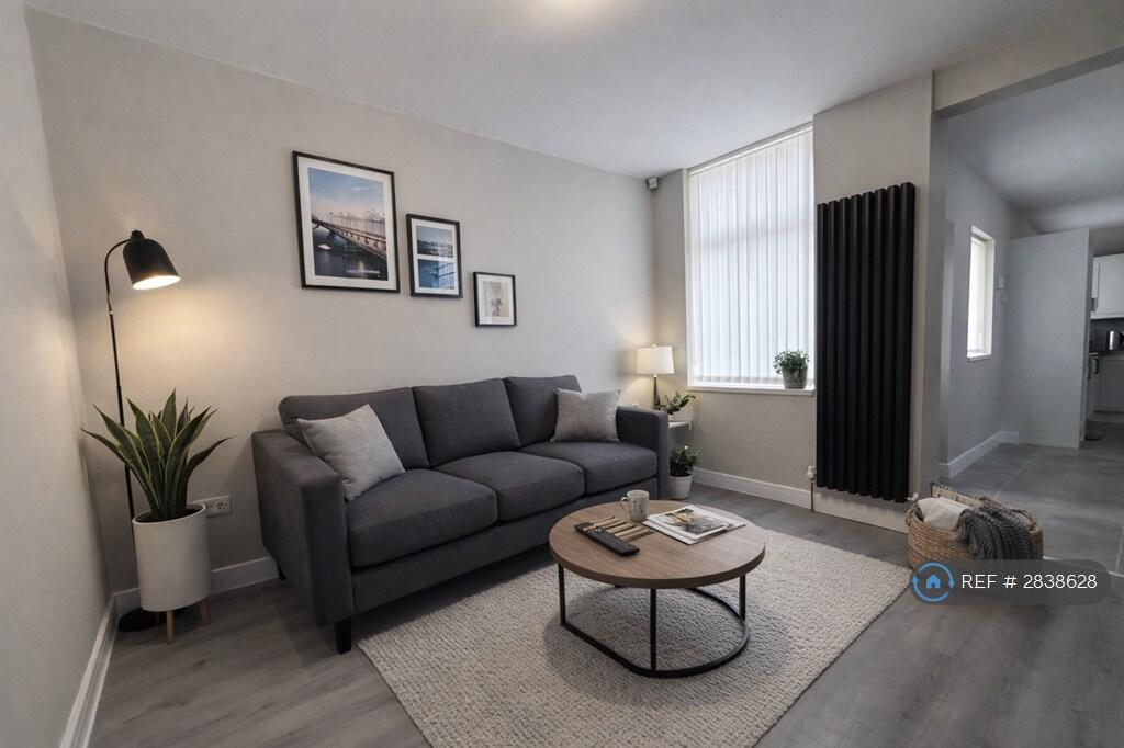 6 bed Mid Terraced House for rent in Liverpool. From OpenRent