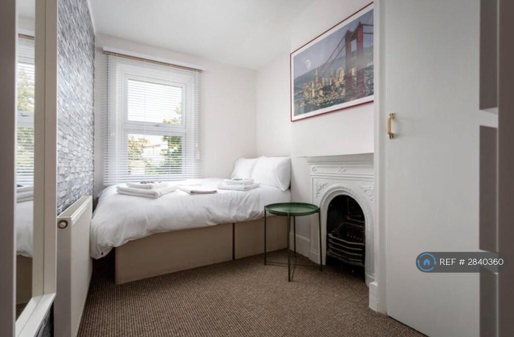 4 bed Semi Detached for rent in Cheltenham. From OpenRent 4 bed Semi Detached for rent in Cheltenham. From OpenRent