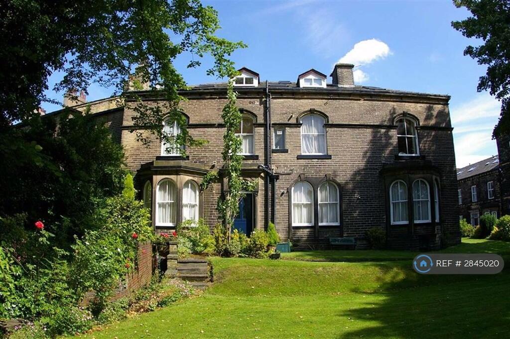 1 bed 1st Floor Flat for rent in Halifax. From OpenRent