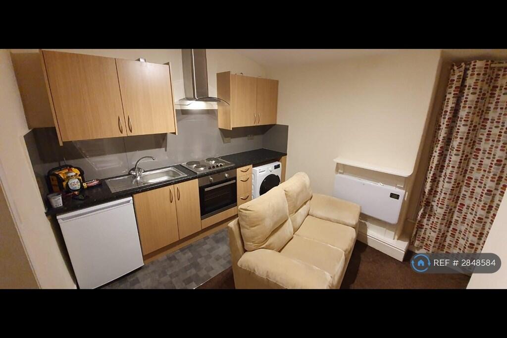1 bed 1st Floor Flat for rent in Crediton. From OpenRent